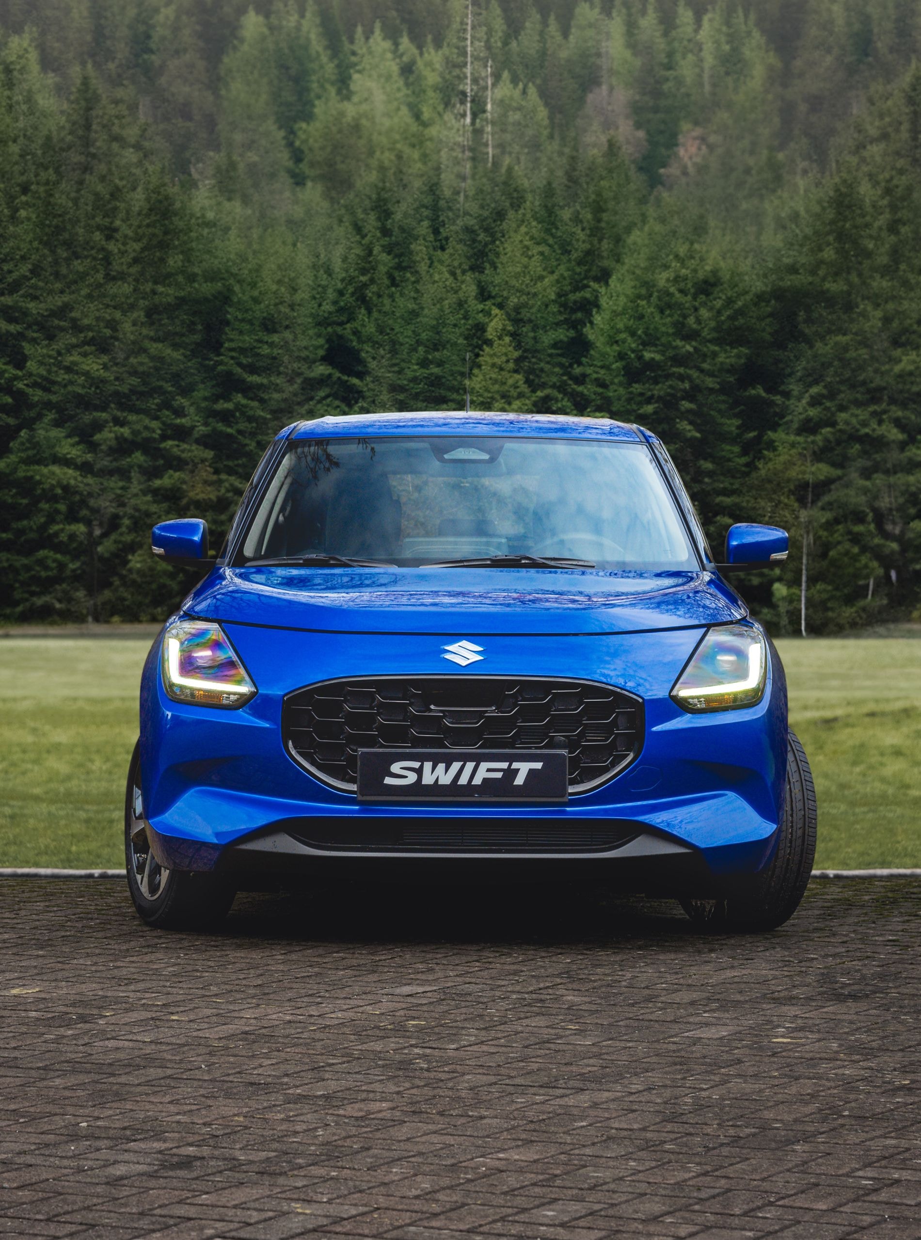 Perfil lateral que resalta las características aerodinámicas del modelo.