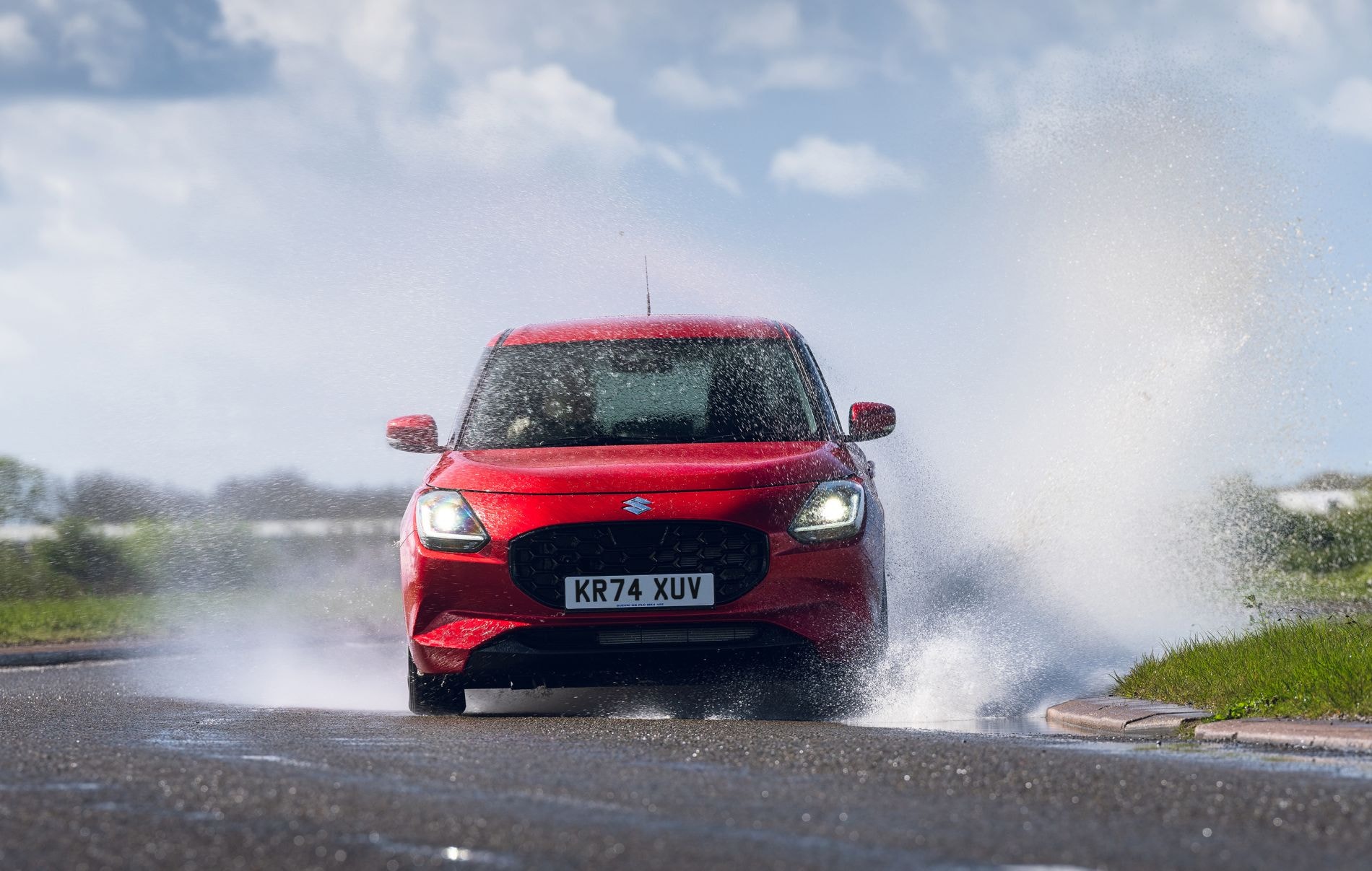 Vista lateral del Suzuki Swift, ideal para apreciar su silueta dinámica.