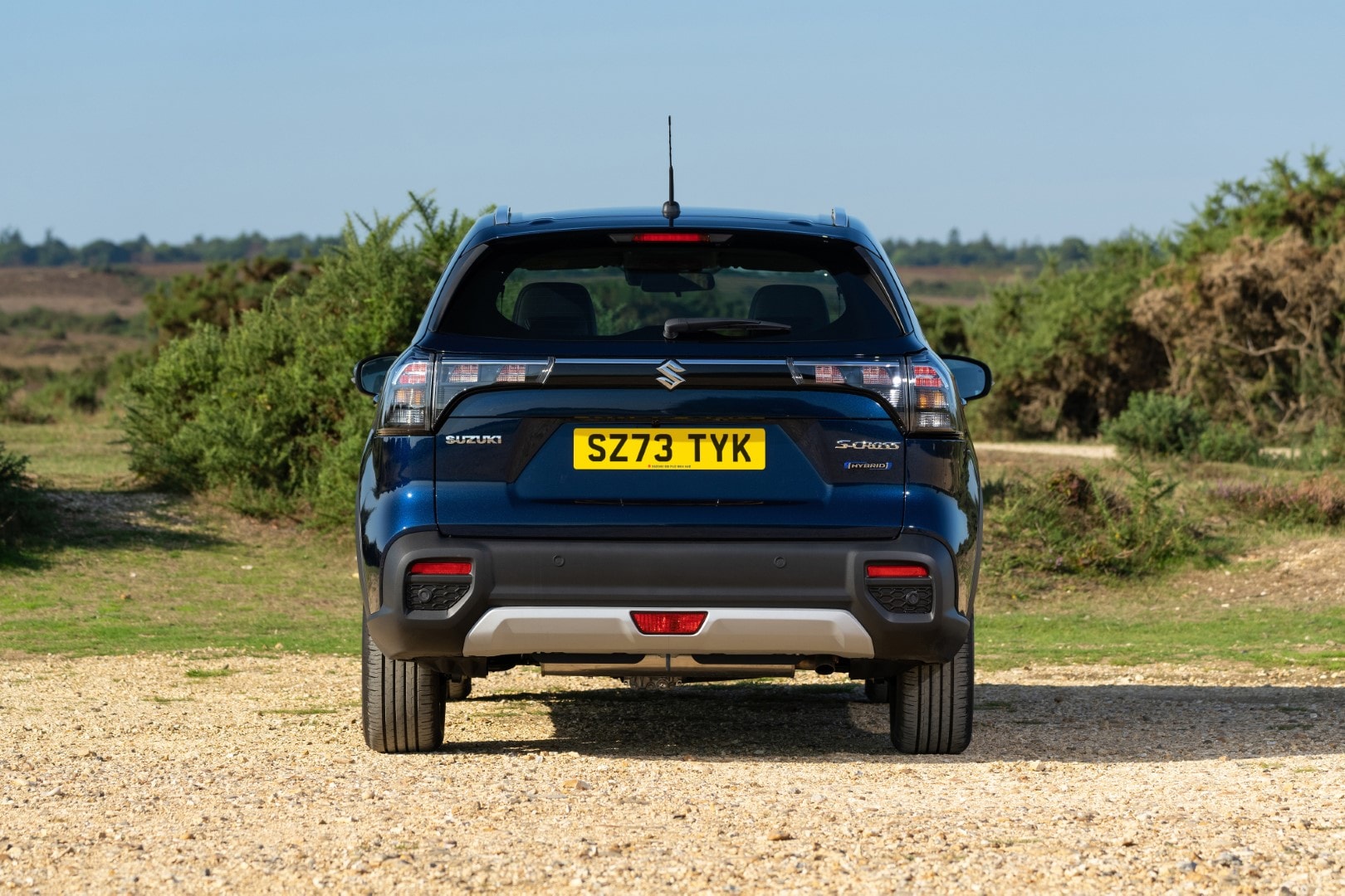 Imagen detallada de la parte trasera del Suzuki S-Cross híbrido.