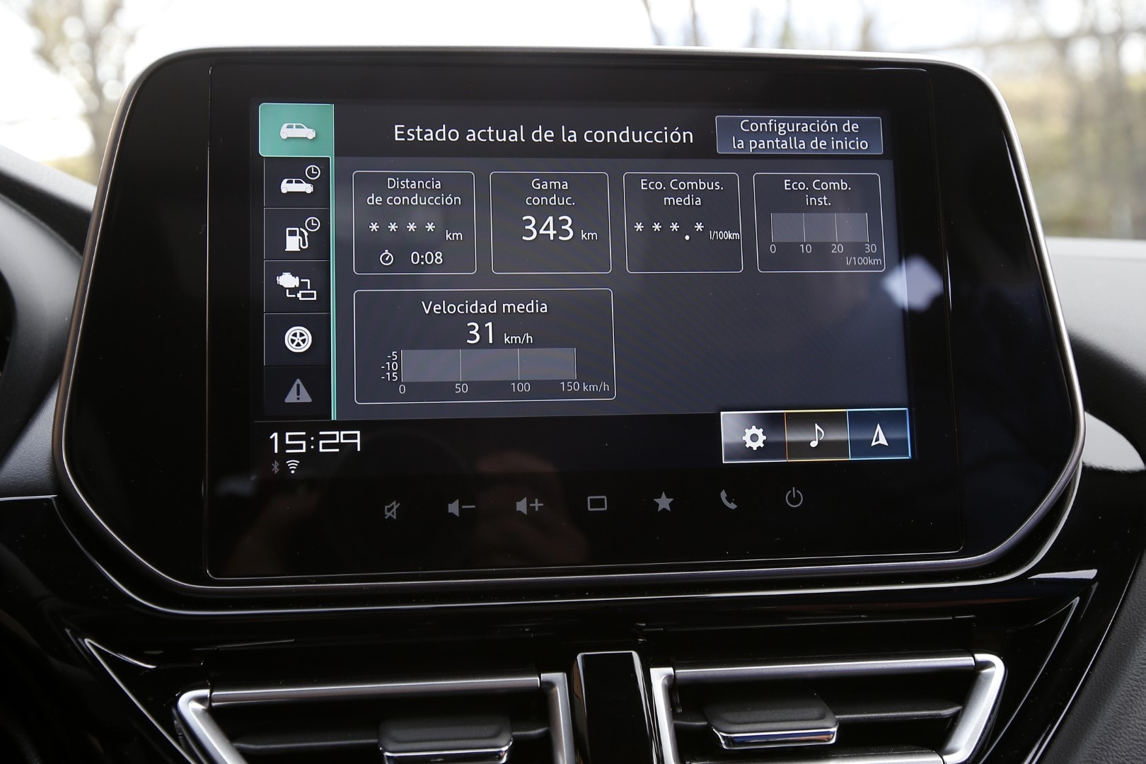 Centro multimedia táctil del S-Cross con conectividad avanzada.