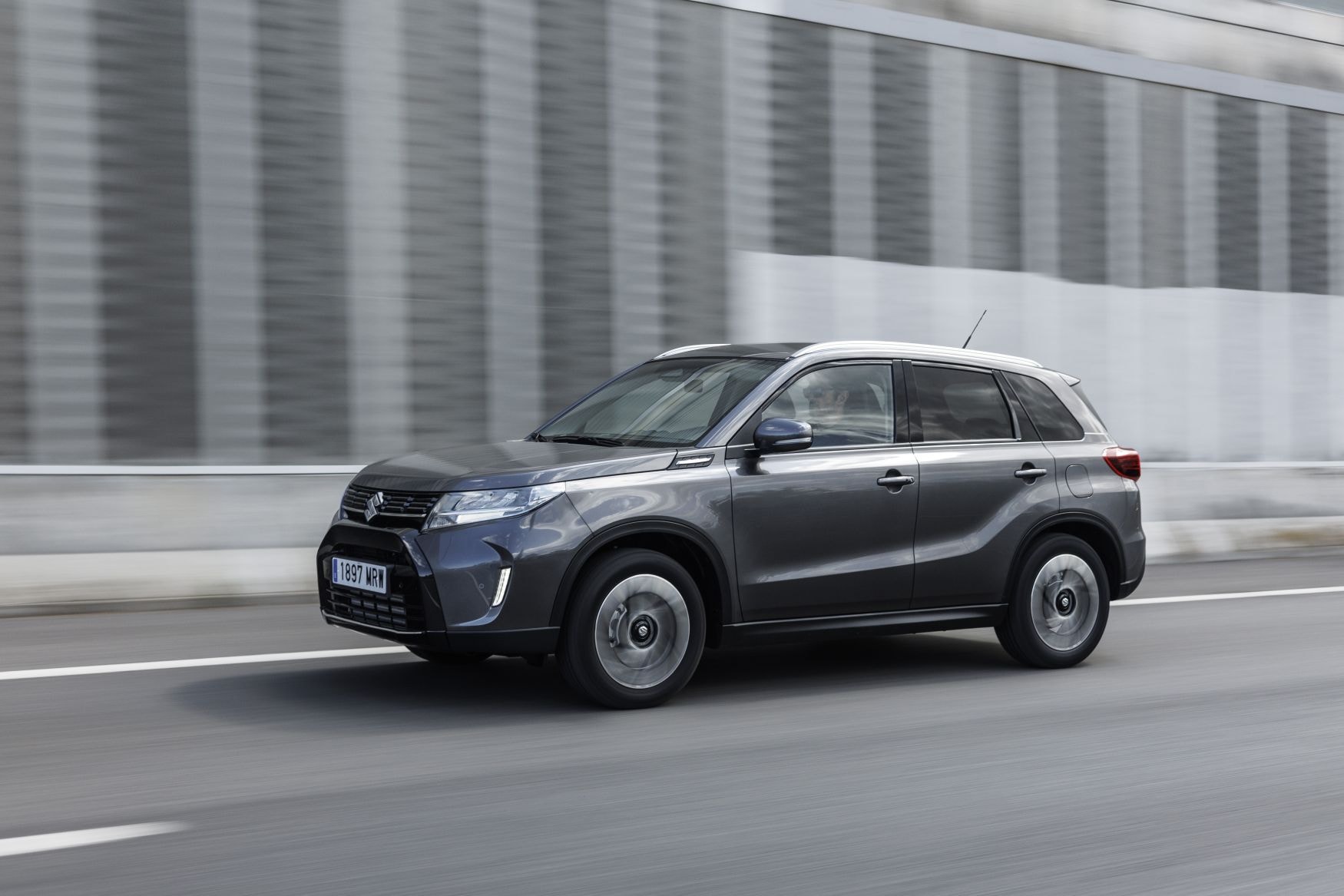 Vista trasera del Vitara, con un diseño robusto y atractivo.