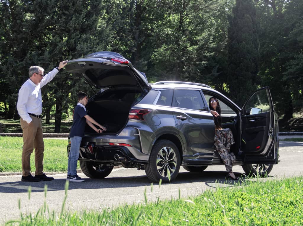 Escena de carga en el SWM G01, enfatizando su capacidad y accesibilidad.