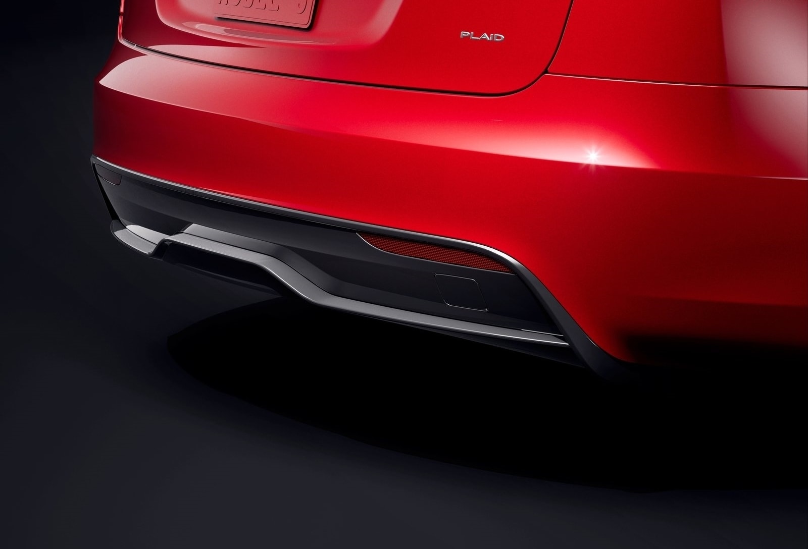 Vista enfocada al detalle del difusor trasero del Tesla Model S.