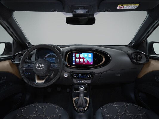 Vista del tablero del Aygo X Cross, que combina estilo y funcionalidad. Vista del tablero del Aygo X Cross, que combina estilo y funcionalidad.