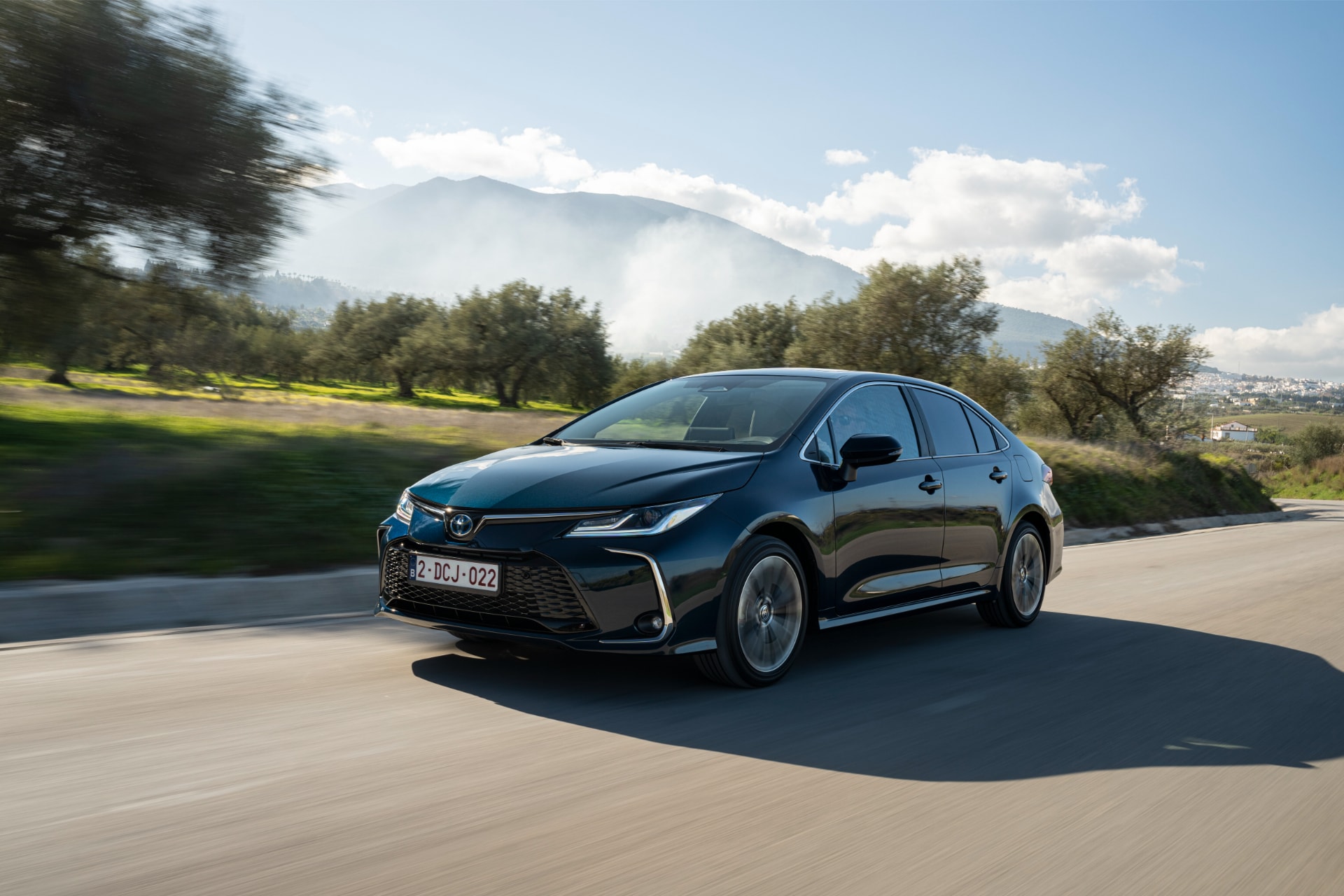 Imagen trasera enfatizando los pilotos y el diseño de la cajuela.