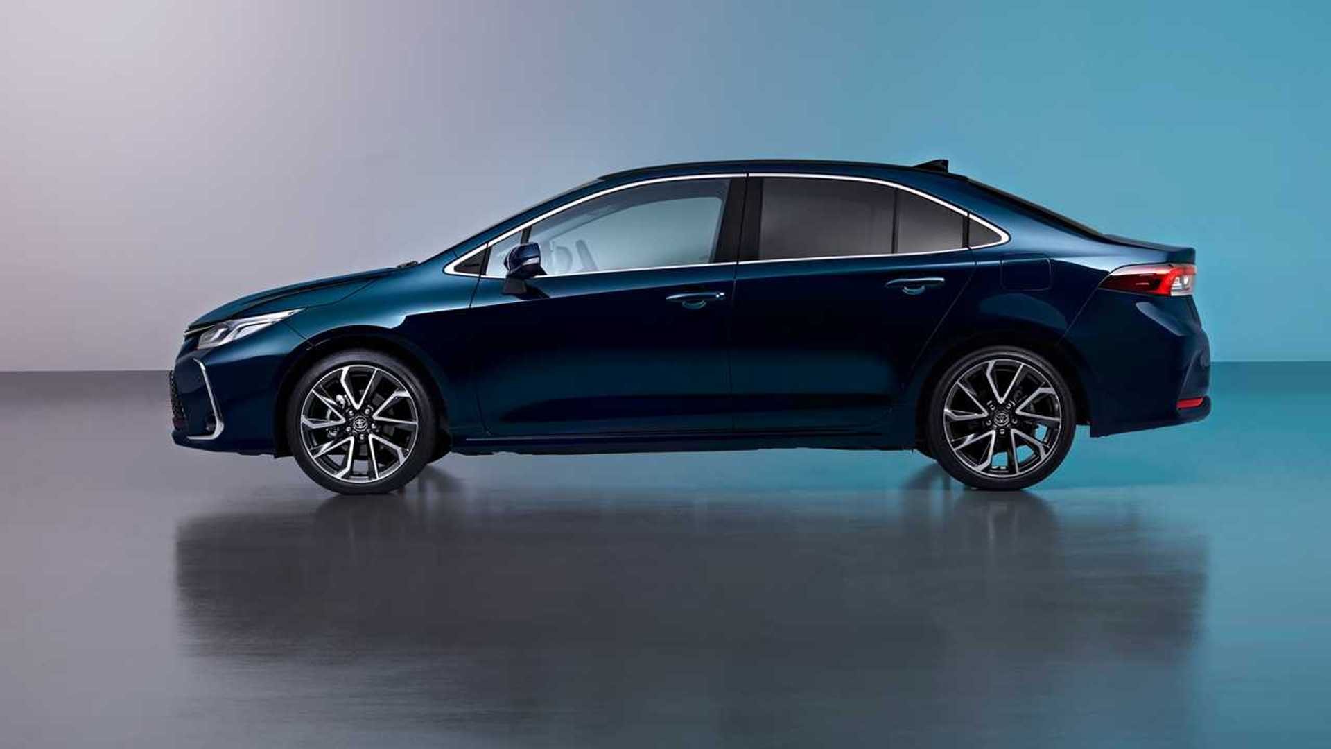 Perfil lateral del Corolla Híbrido resaltando su silueta dinámica.