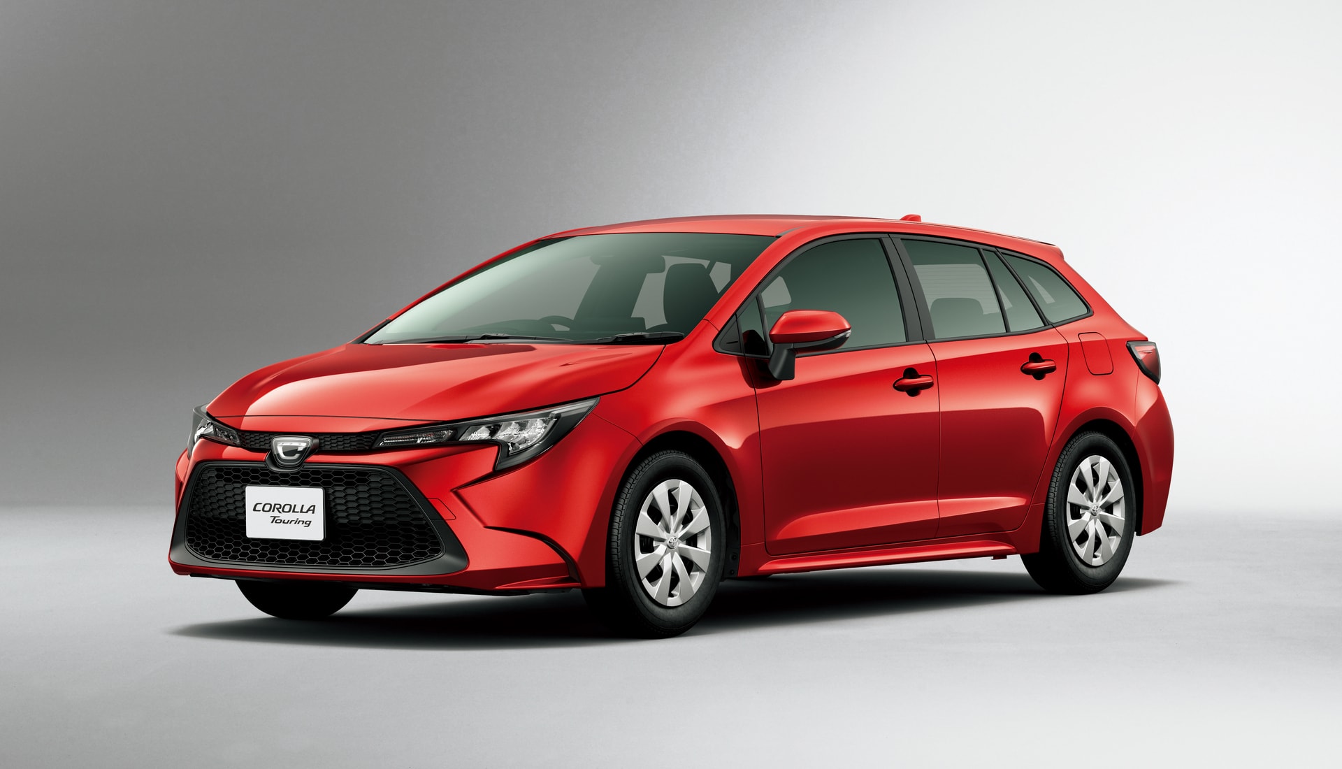 Vista lateral delantera que destaca el diseño dinámico y moderno de la carrocería