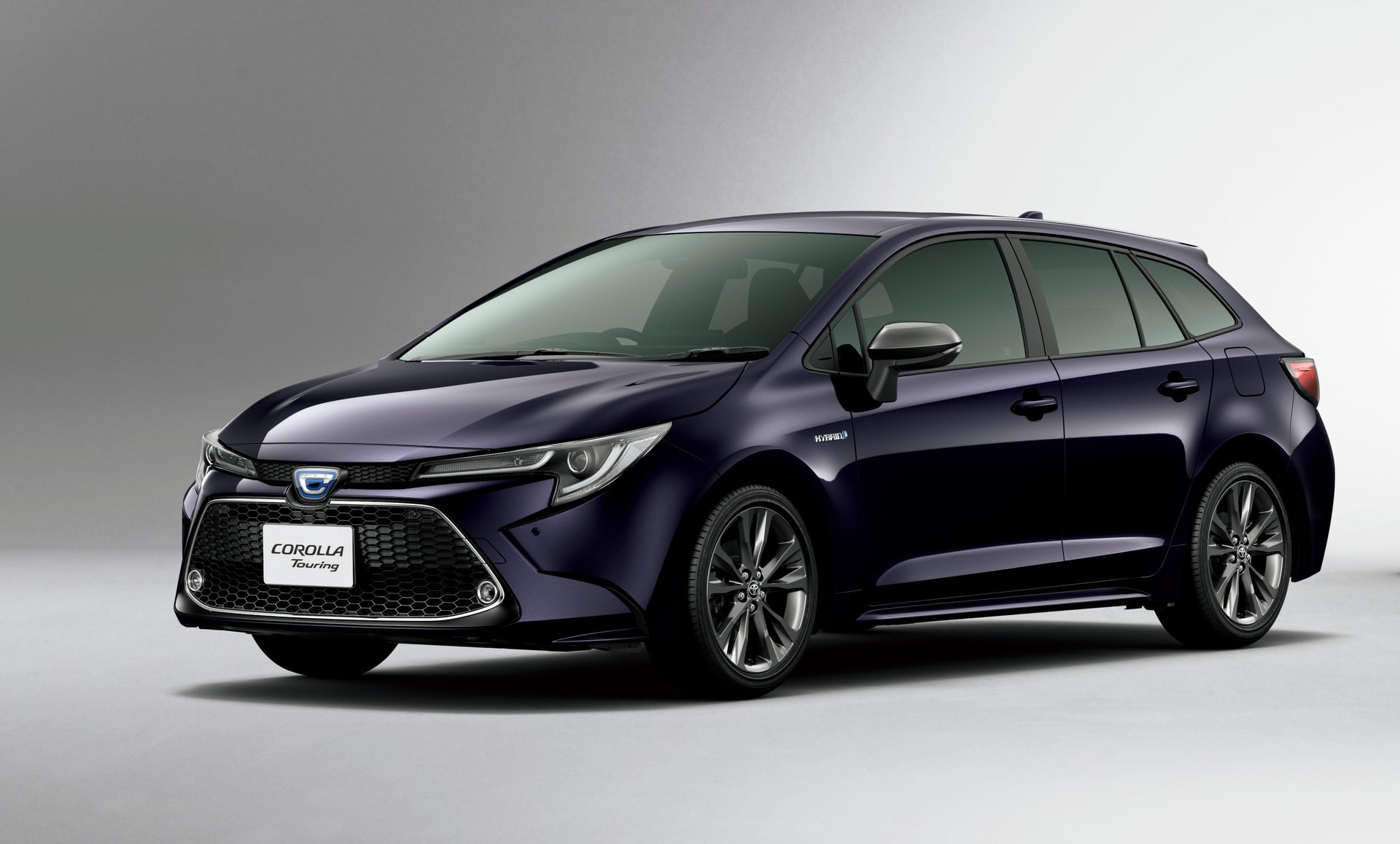 Perspectiva lateral del Toyota Corolla Touring Sports que destaca su diseño vanguardista.