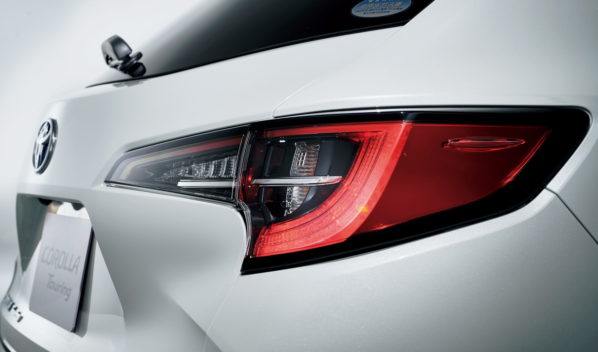 Vista en detalle del faro trasero del Toyota Corolla Touring Sports.