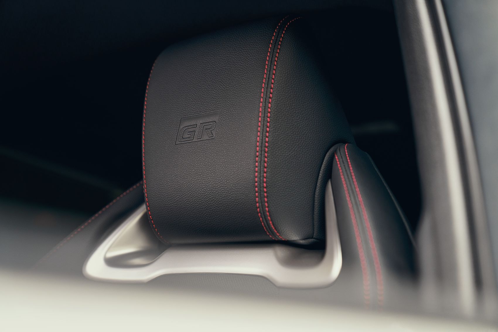 Tablero del Toyota Corolla Híbrido, donde tecnología y ergonomía se unen.