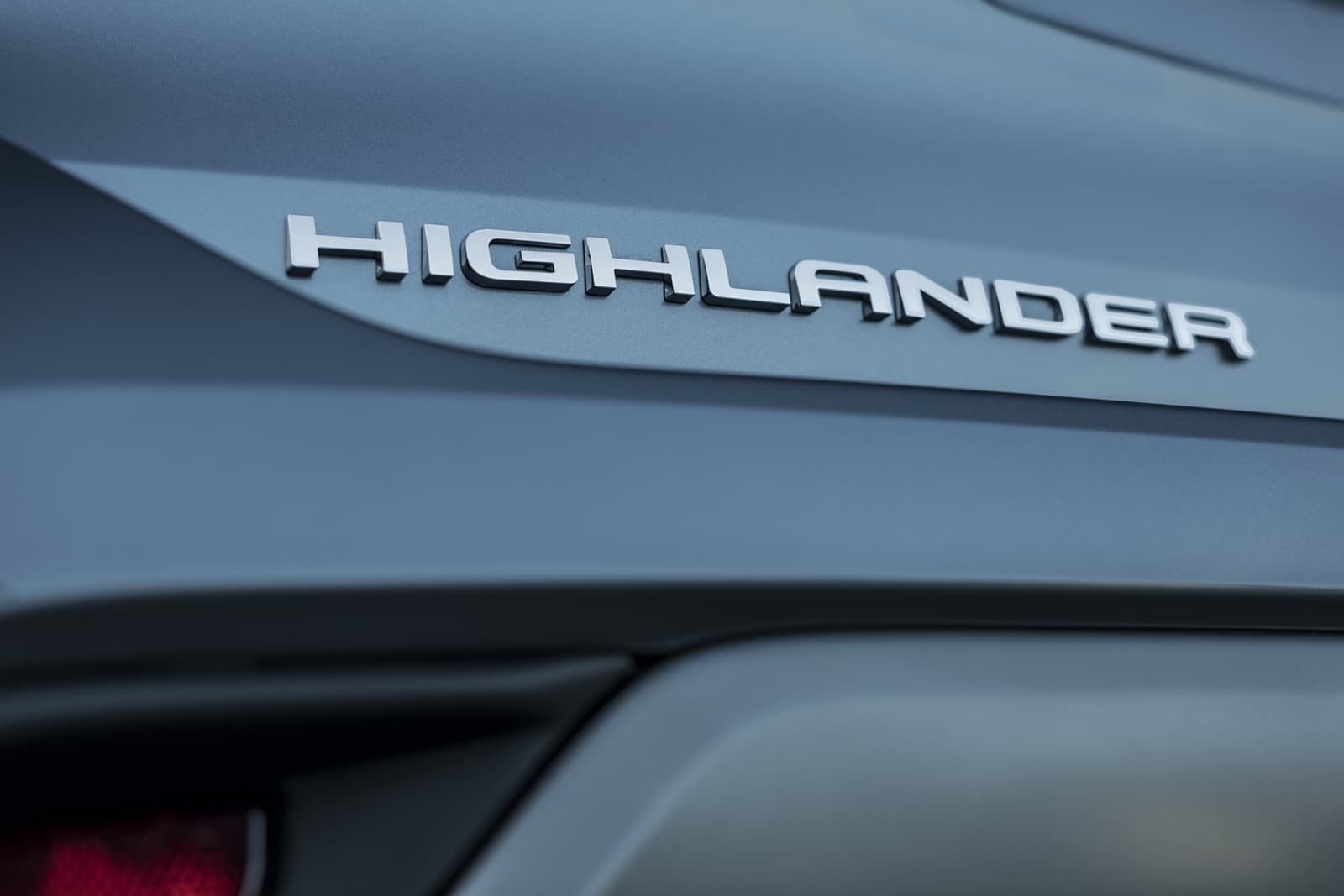 Emblema 'Highlander' en la parte trasera, símbolo de la gama.