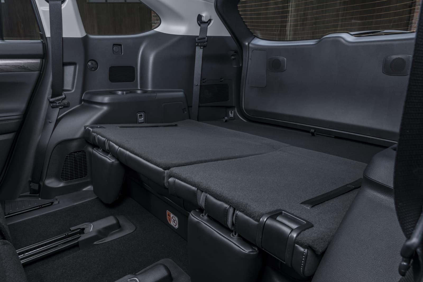 Imagen del maletero con los asientos abatidos, amplio espacio de carga.