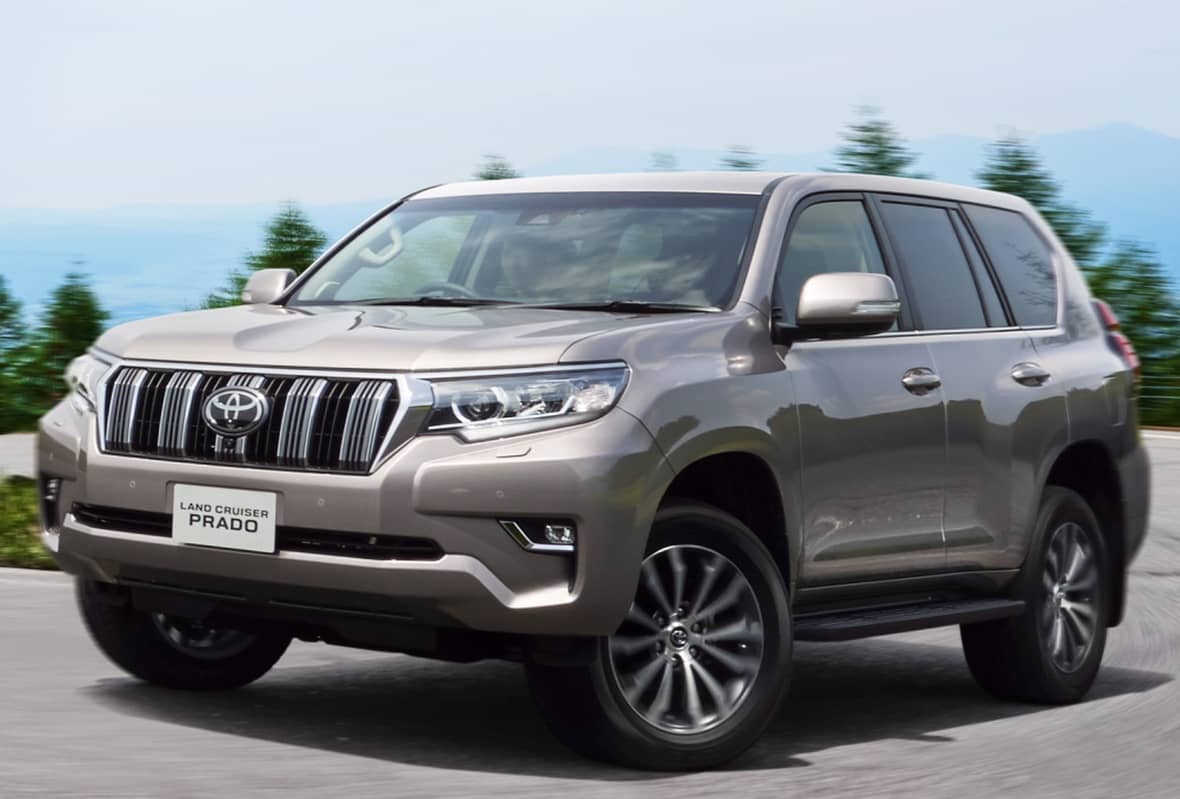 Vista lateral y delantera del Toyota Land Cruiser Prado.