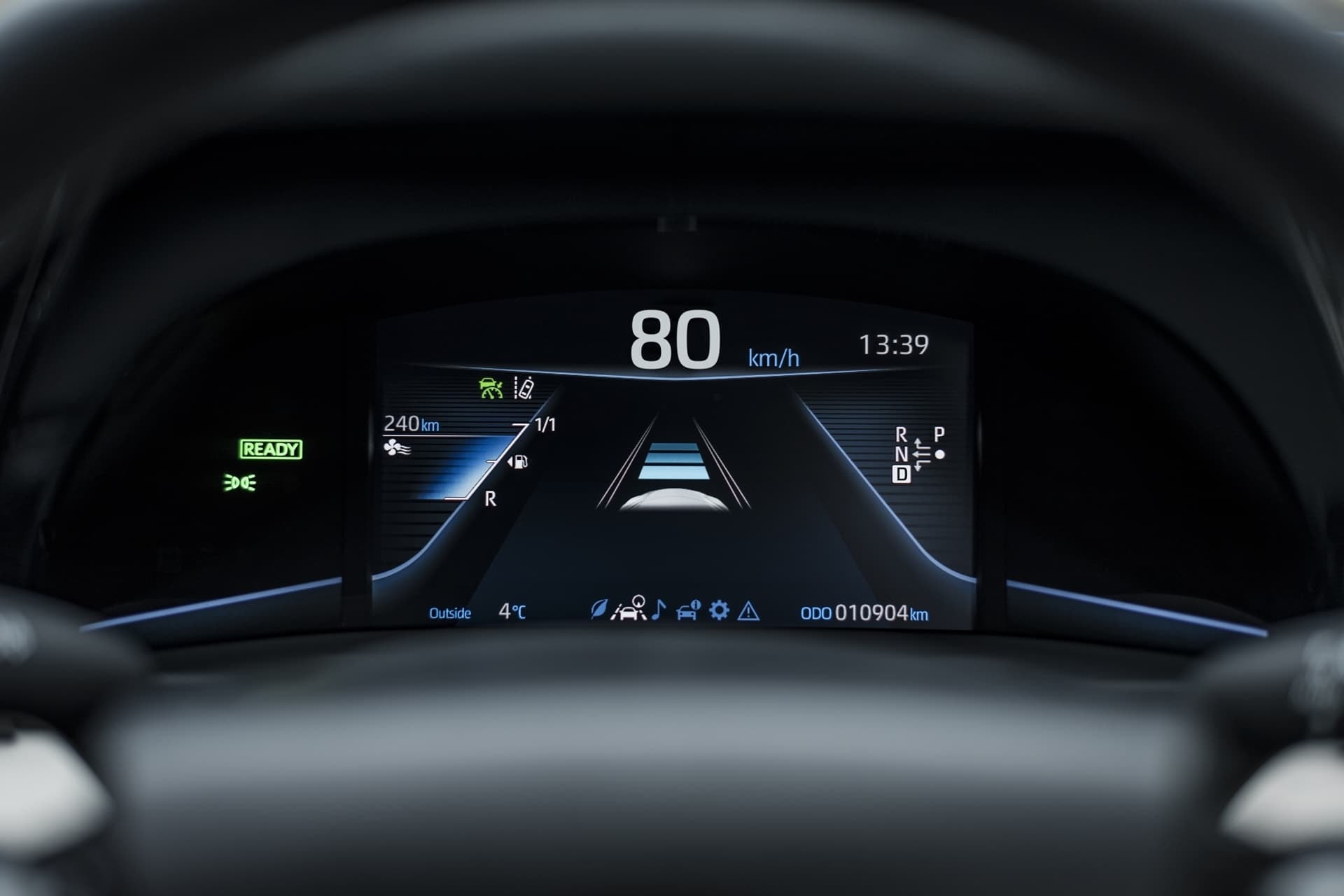 Cuadro de instrumentos digital del Toyota Mirai con información de conducción
