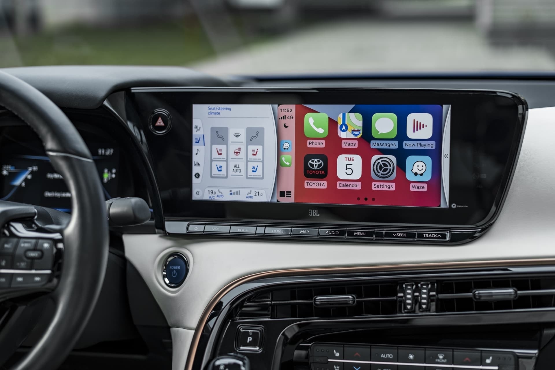 Interfaz de Apple CarPlay en la pantalla de infotainment del Toyota Mirai