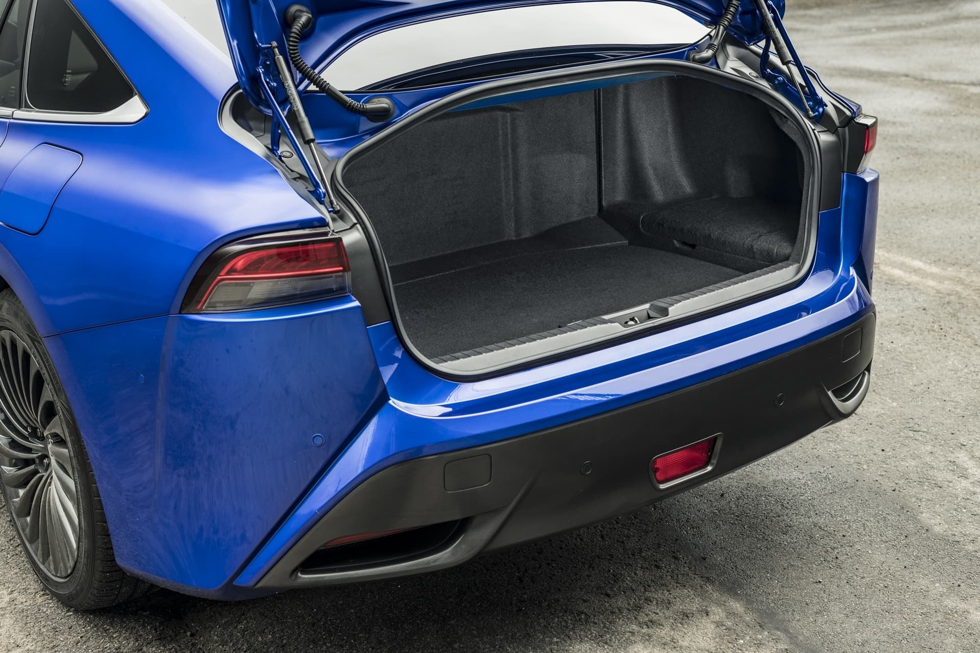 Visual del maletero del Mirai, amplio y accesible para la carga diaria.