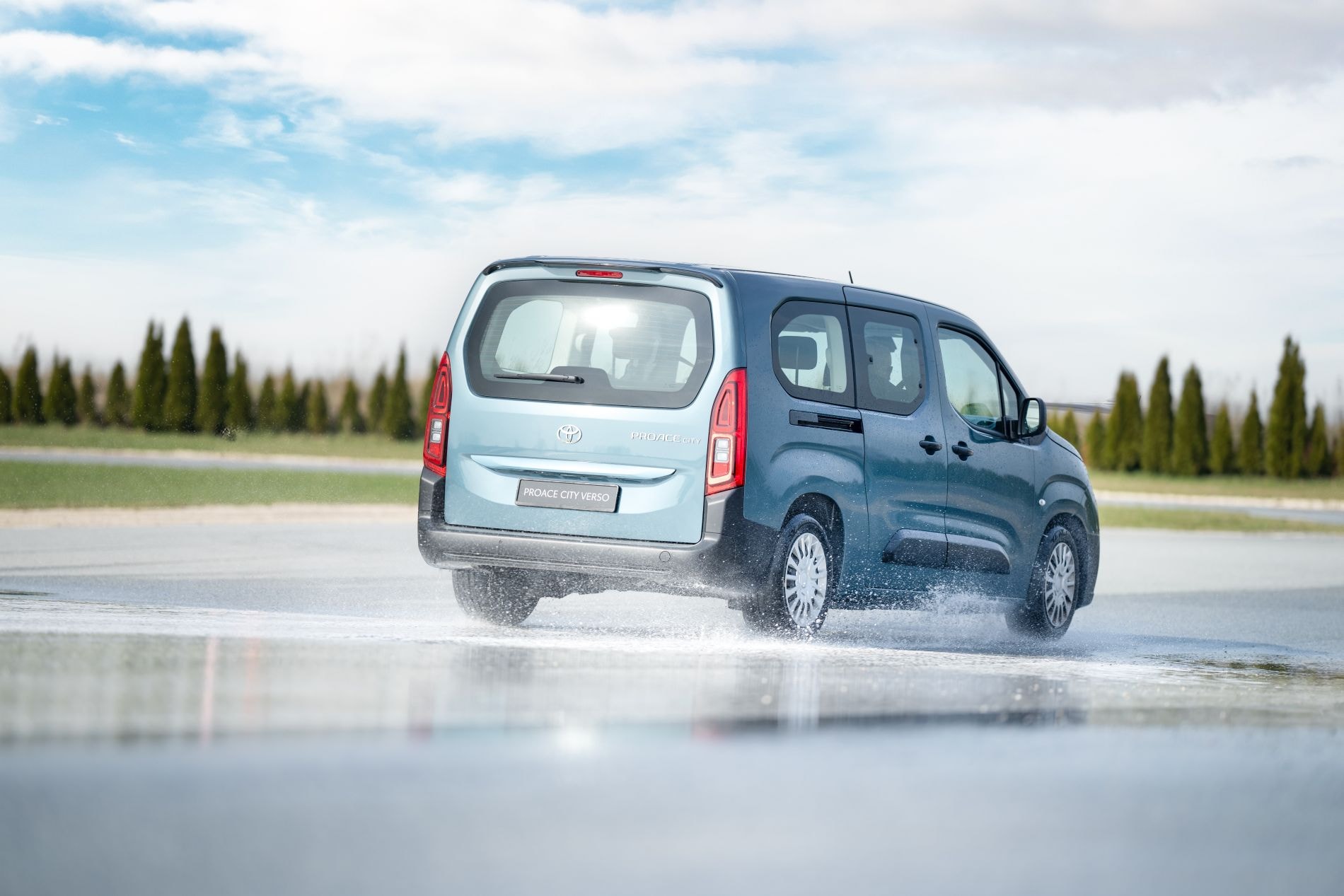 Vista del tablero de instrumentos con funciones destacadas.