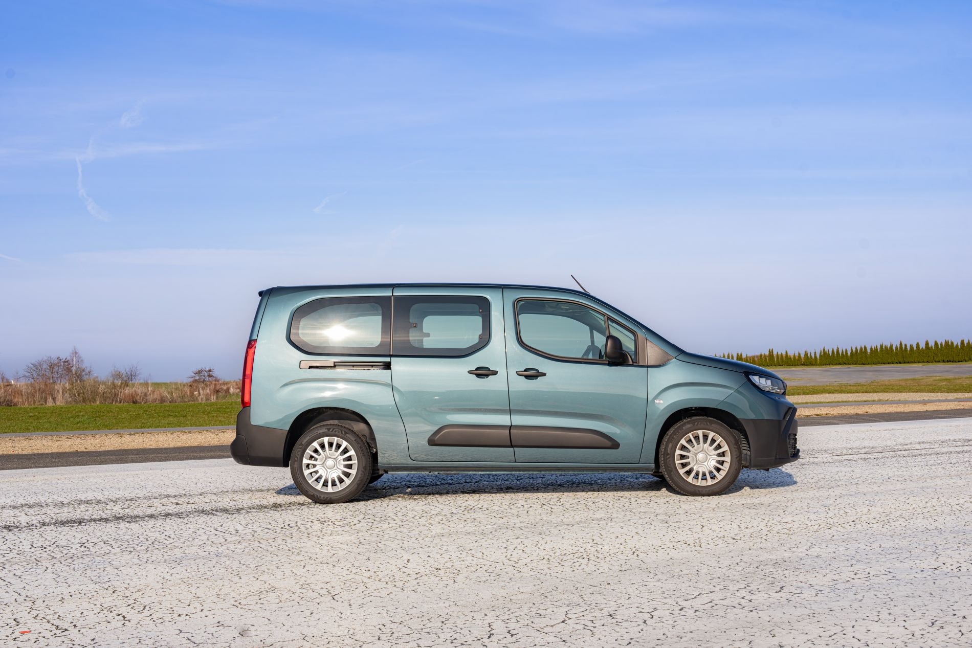 Detalle del tacómetro en el Toyota ProAce City Verso, con información clara y útil.