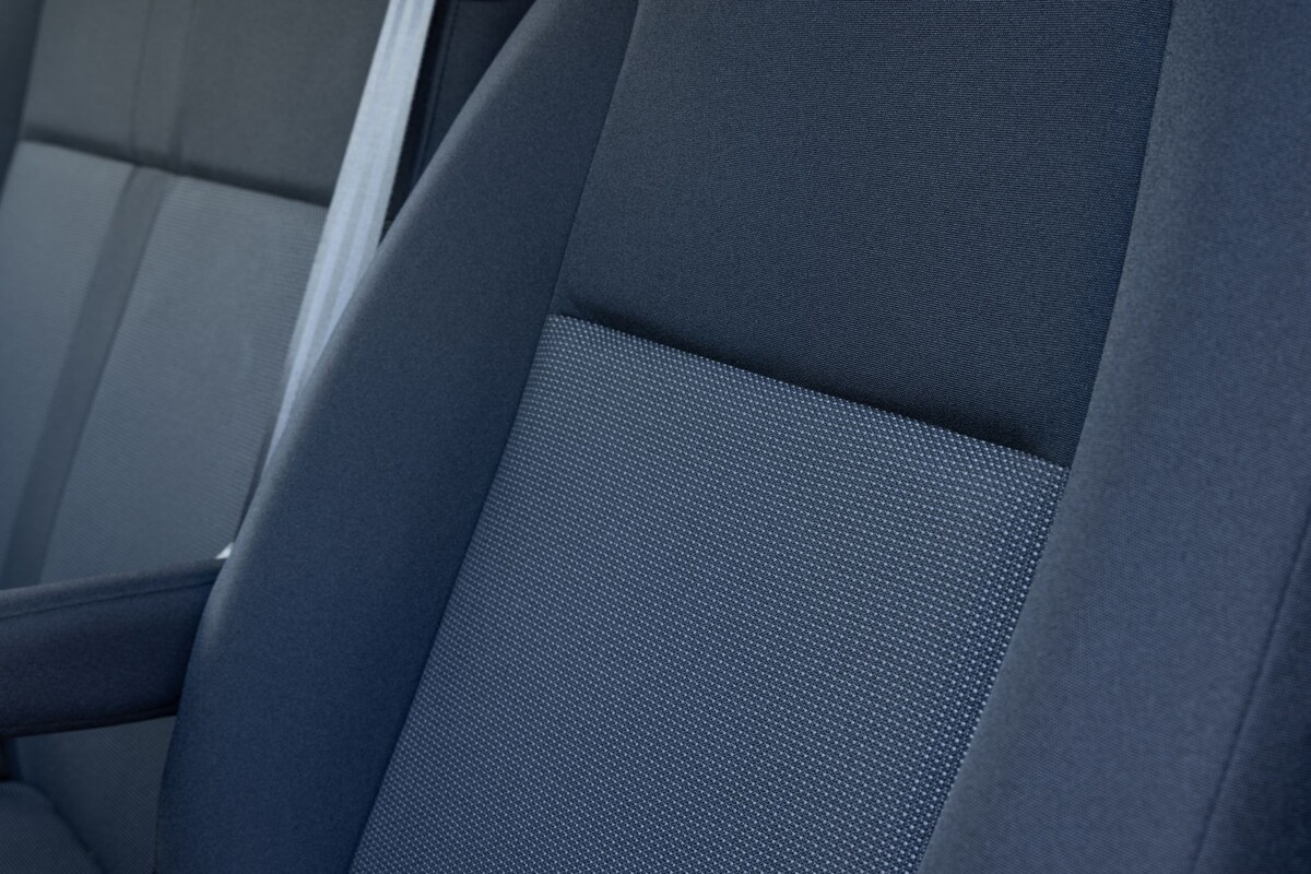 Espacio y comodidad de los asientos delanteros en el ProAce Van. Espacio y comodidad de los asientos delanteros en el ProAce Van.