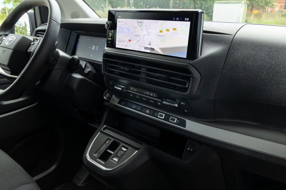 Panel de control y sistema de navegación en el Toyota ProAce Van. Panel de control y sistema de navegación en el Toyota ProAce Van.