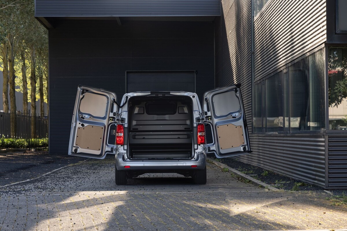 Primer plano de la parte delantera del Toyota ProAce Van. Primer plano de la parte delantera del Toyota ProAce Van.