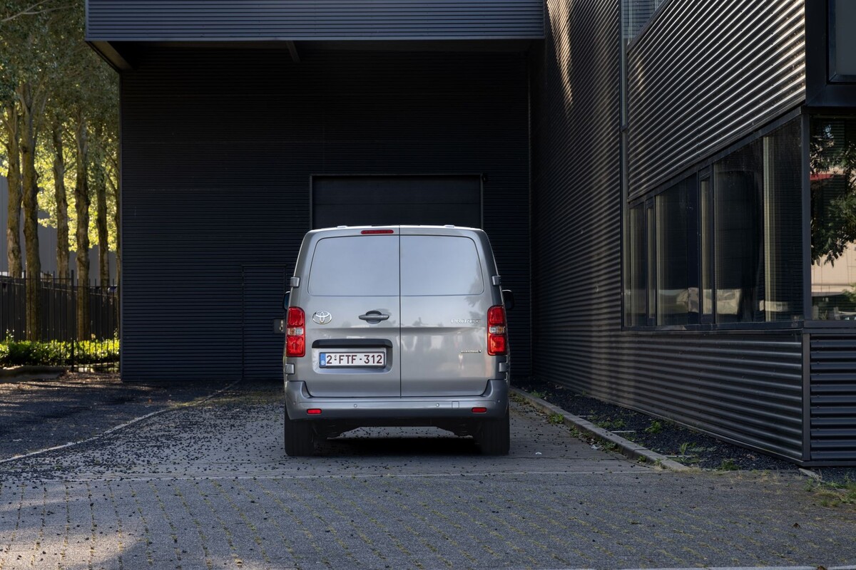 Interior del Toyota ProAce Van mostrando la capacidad de carga. Interior del Toyota ProAce Van mostrando la capacidad de carga.
