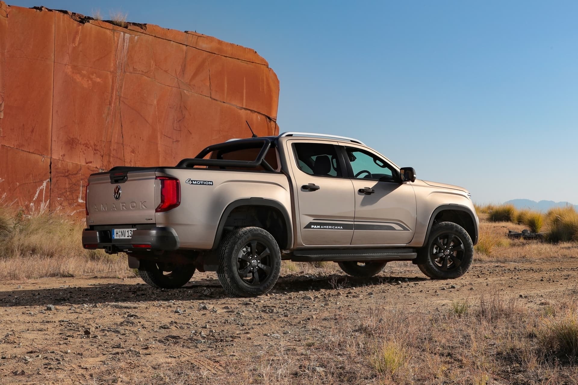Volkswagen Amarok en ambiente natural, mostrando diseño robusto.