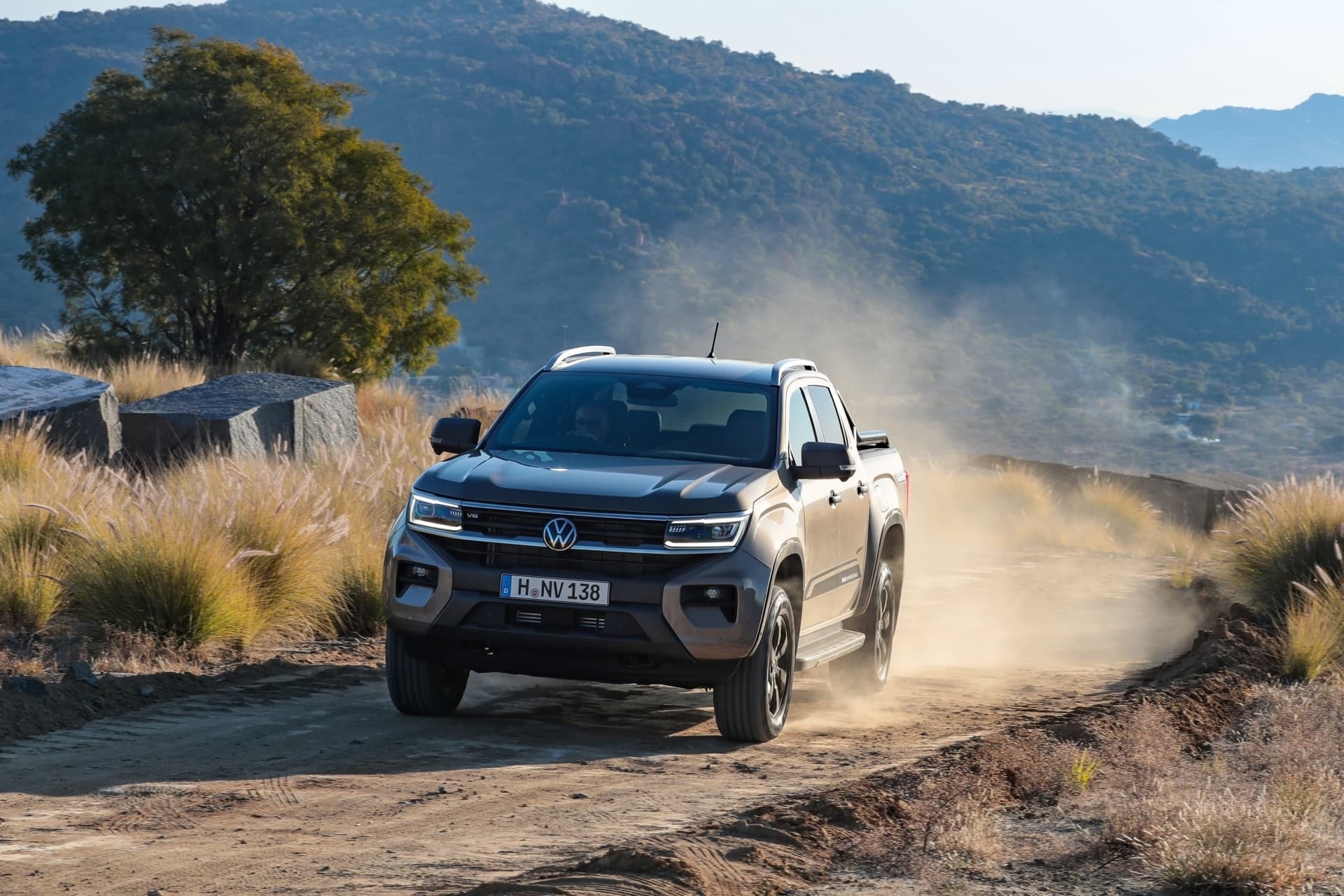 El Amarok enfrentándose a desafíos fuera de la carretera, robusto y confiable