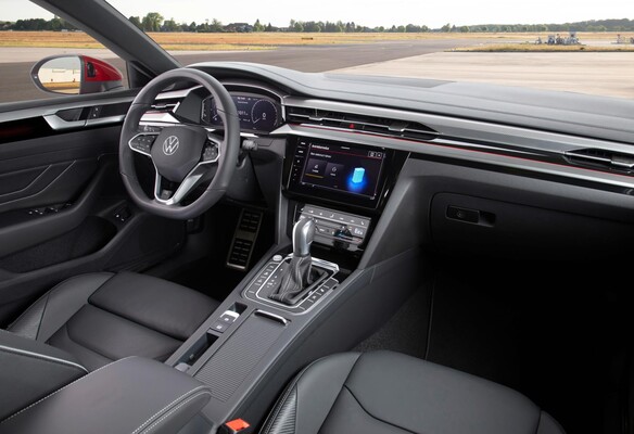 Interior lujoso del Arteon con énfasis en acabados y confortabilidad de los asientos. Interior lujoso del Arteon con énfasis en acabados y confortabilidad de los asientos.