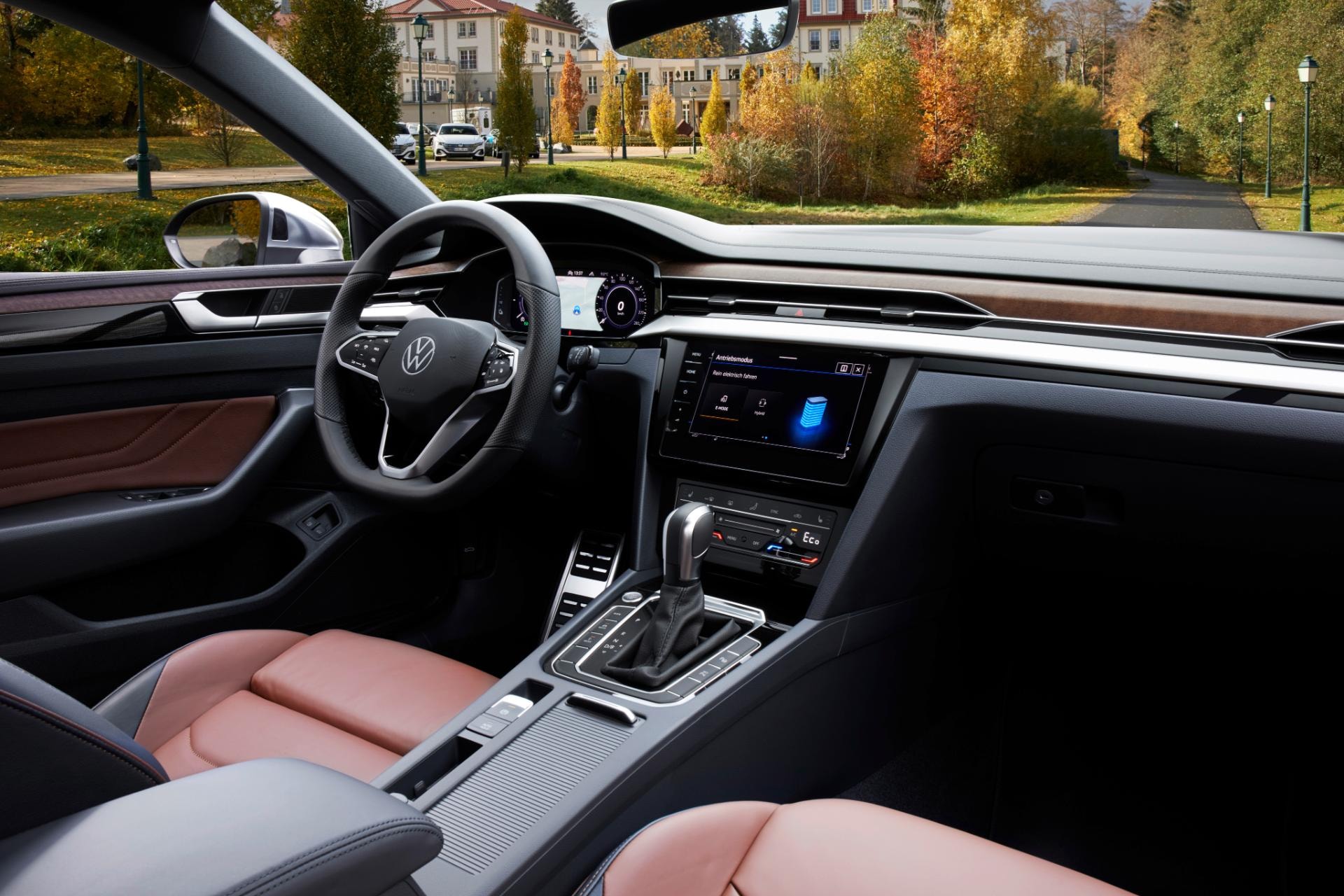 Elegancia y tecnología se fusionan en el habitáculo del Arteon Híbrido.