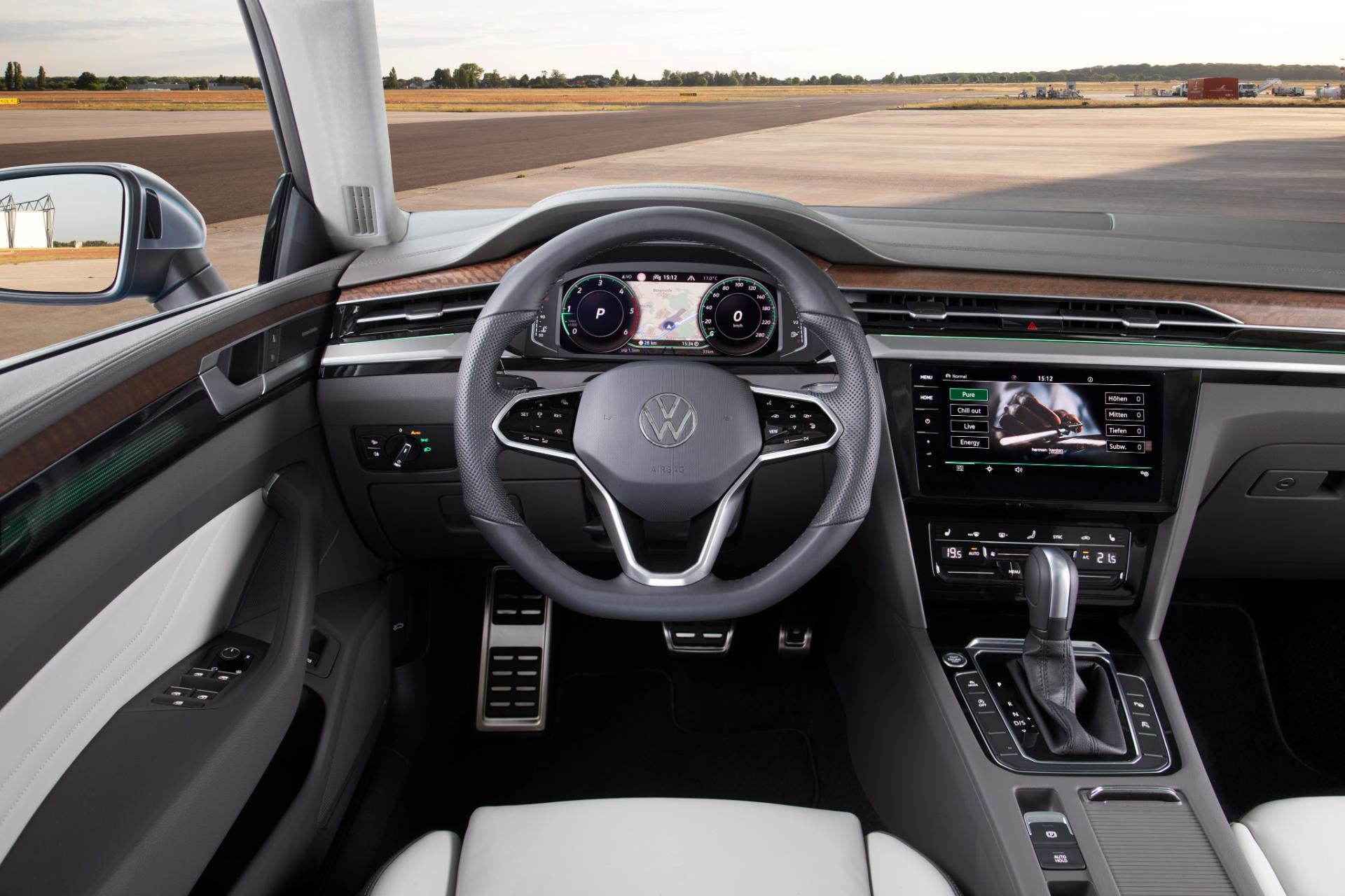 Vista del volante y el Digital Cockpit del Volkswagen Arteon R.