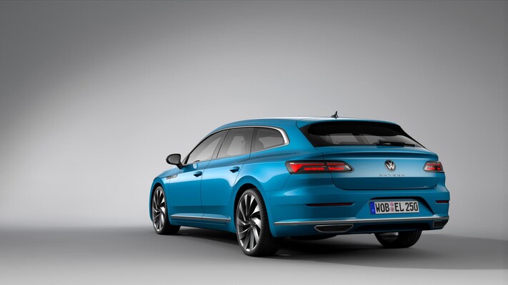 Vista trasera completa del Volkswagen Arteon Shooting Brake con su diseño sofisticado. Vista trasera completa del Volkswagen Arteon Shooting Brake con su diseño sofisticado.