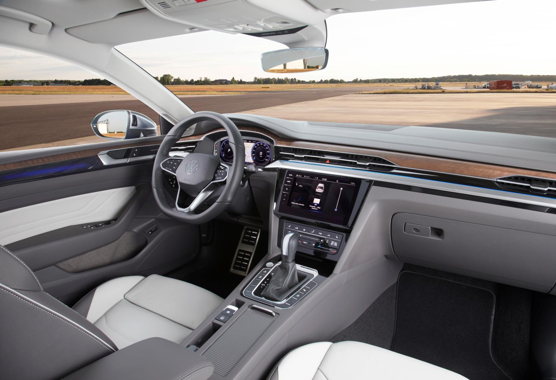 Vista completa del lujoso interior del Volkswagen Arteon