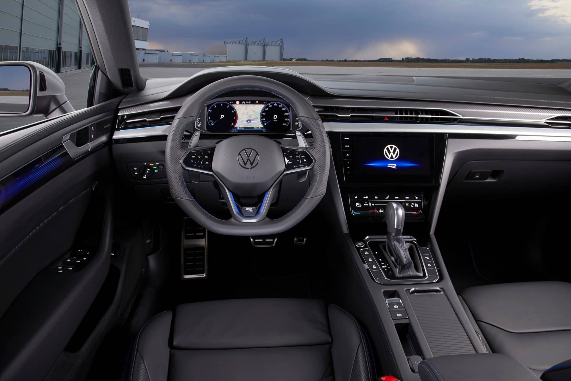 Vista del volante y la instrumentación avanzada del Volkswagen Arteon Shooting Brake.