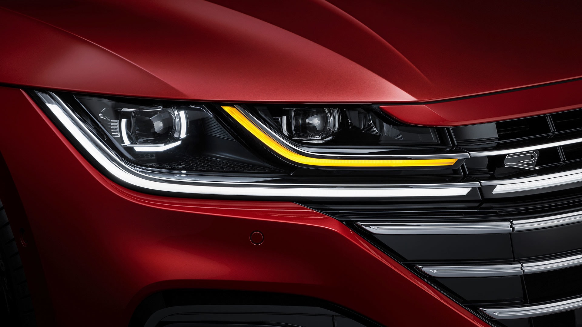 Faros del Arteon con luz dinámica que mejora la visión nocturna.