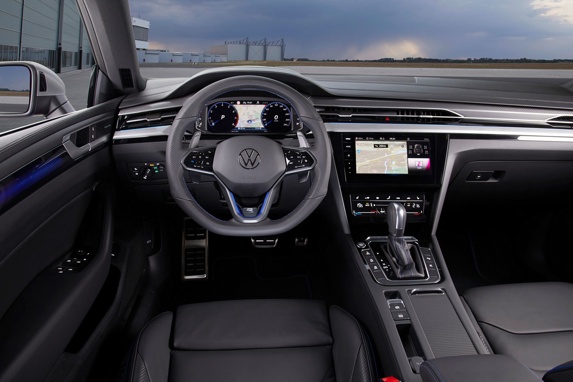 Cabina del Volkswagen Arteon revelando su elegancia y tecnología avanzada.