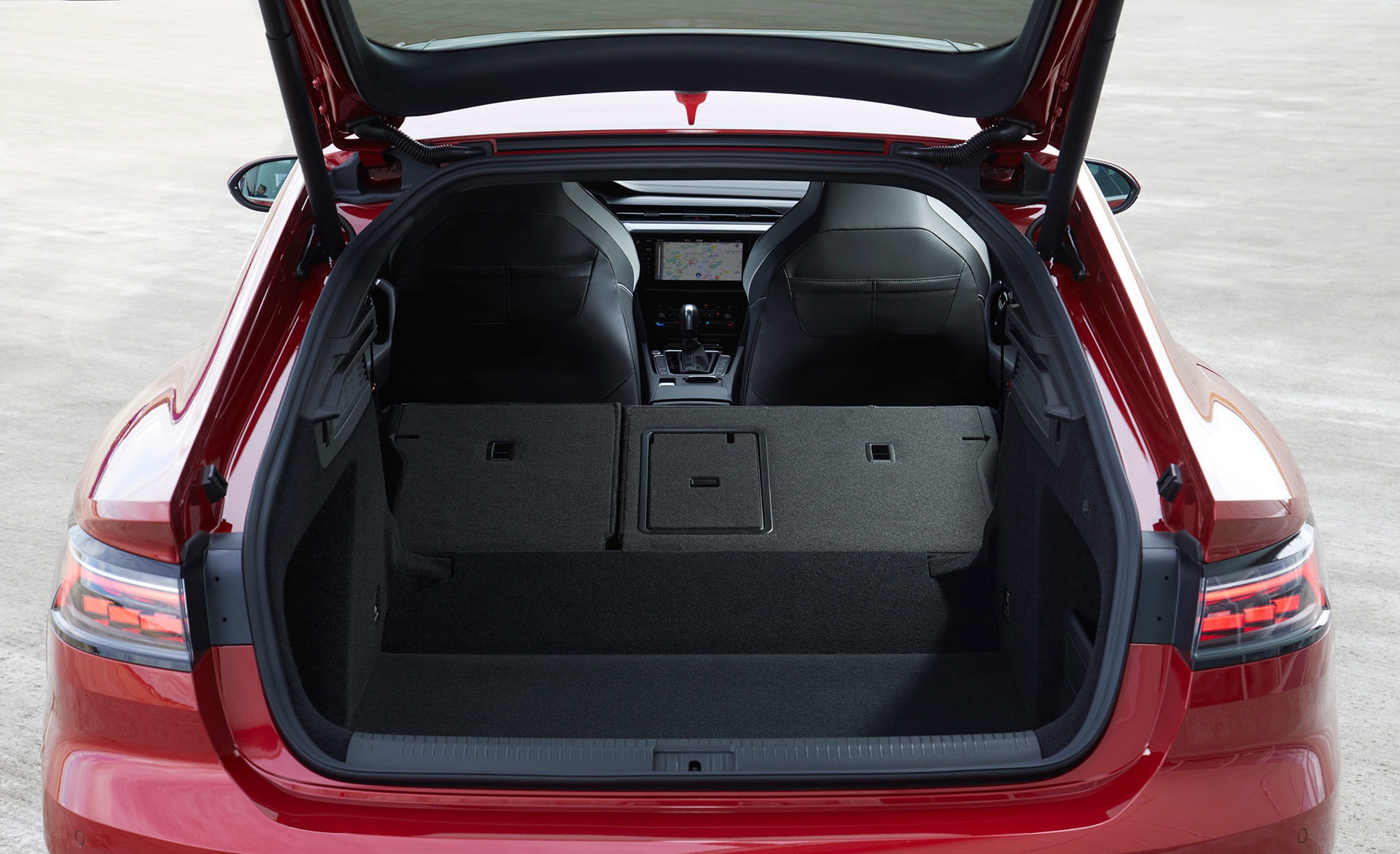 Amplio espacio del maletero, ideal para viajes largos.