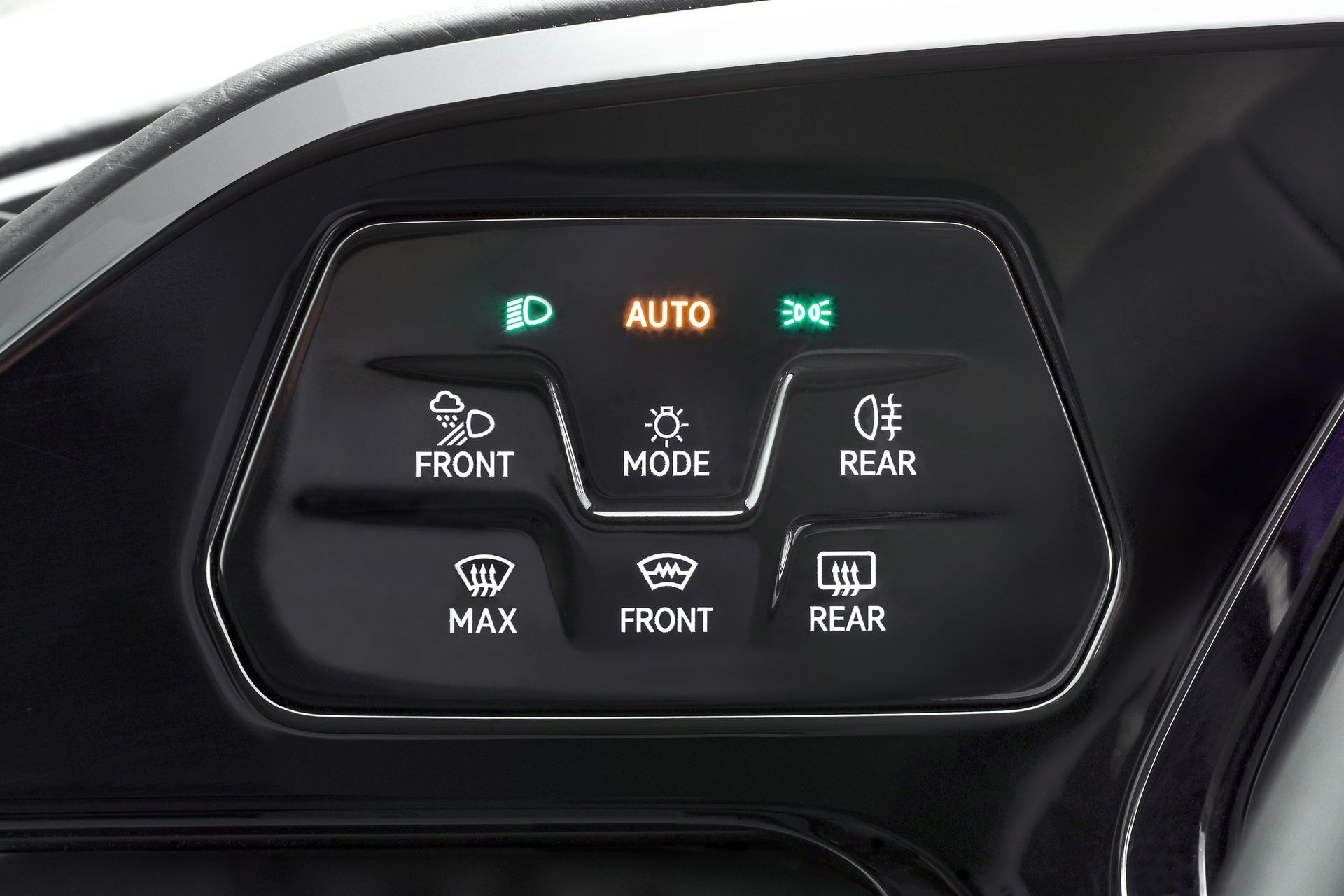 Panel de control del sistema de climatización del Volkswagen Caddy.