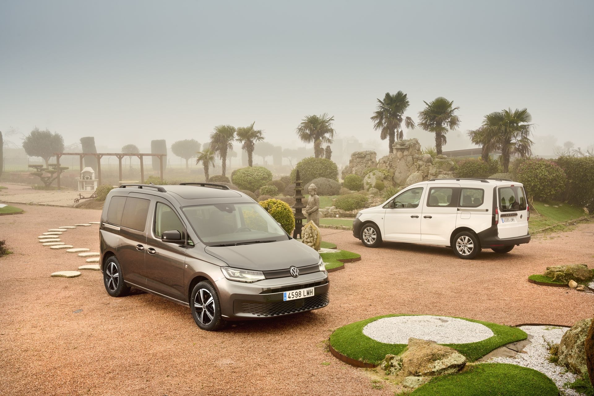 Volkswagen Caddy en una clara exhibición de diseño y estilo frontal.