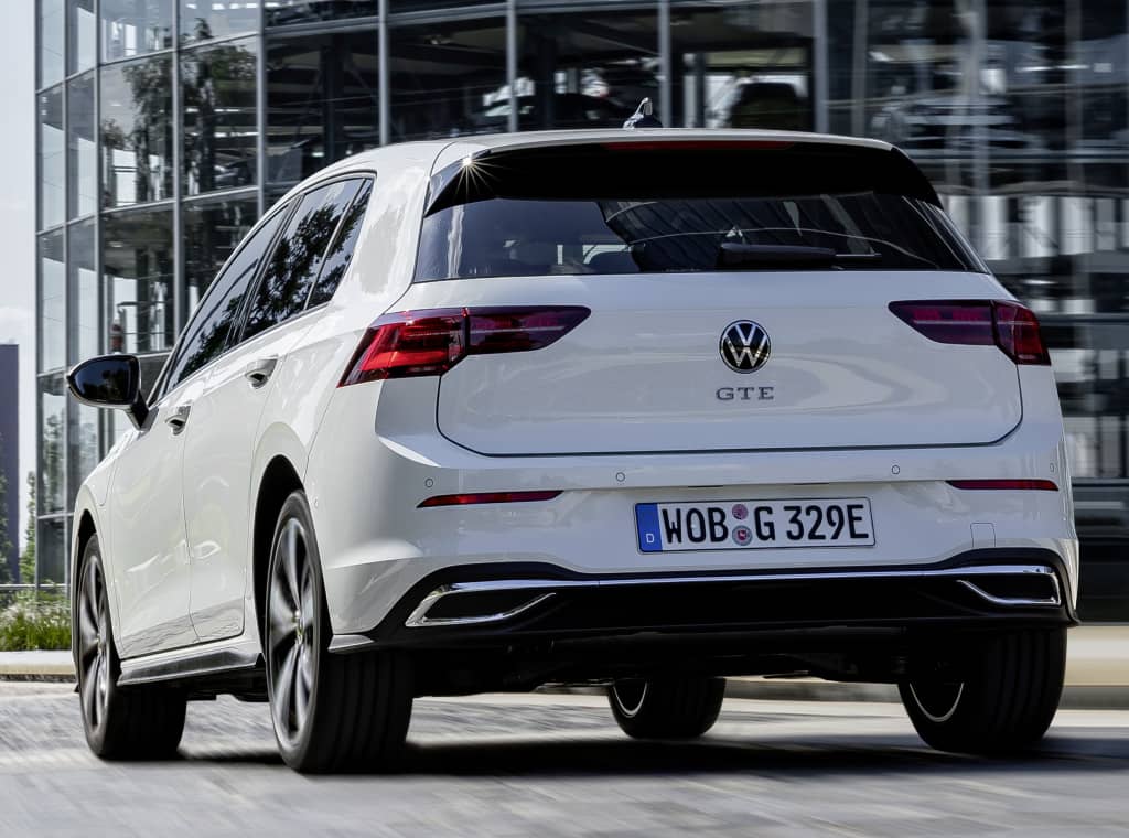 Trasera del Golf GTE destacando la inscripción GTE y aspecto deportivo.