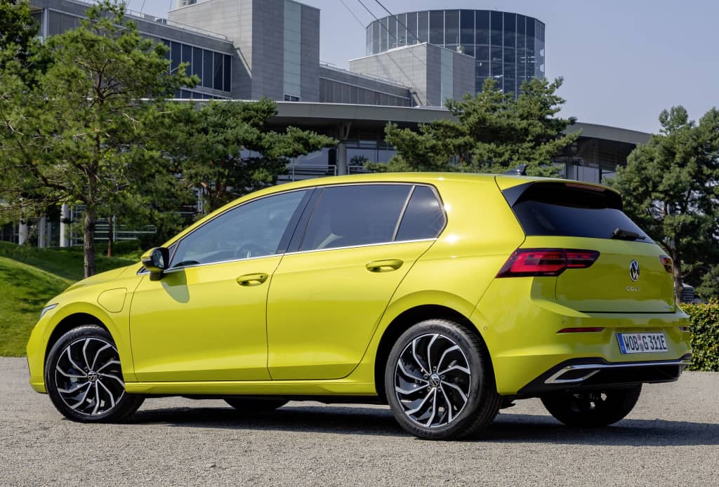 Perspectiva estática lateral y trasera del Golf GTE.