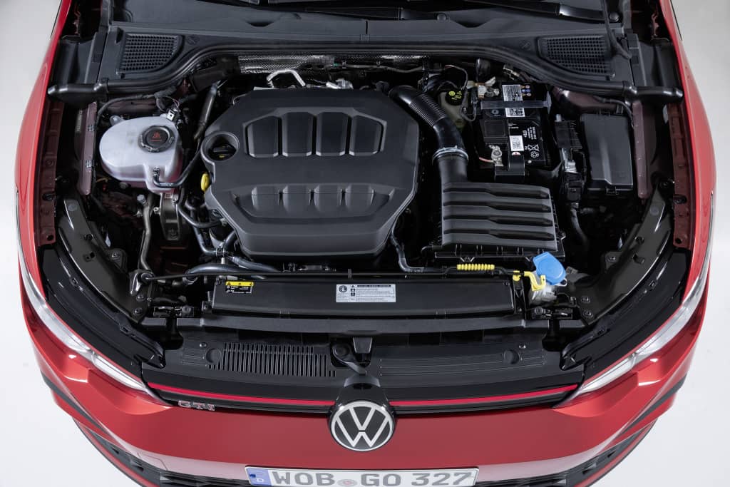 Motor TSI del Golf GTI, una sinfonía de potencia y eficiencia.