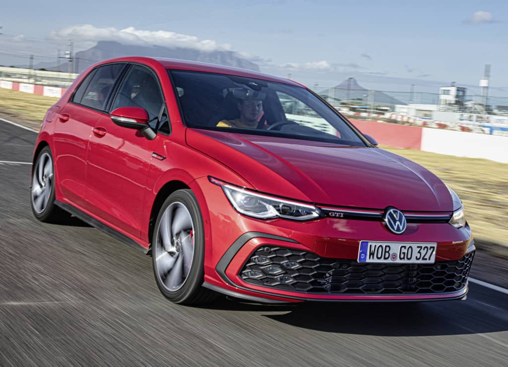 El Golf GTI en rojo, ícono de potencia y diseño deportivo
