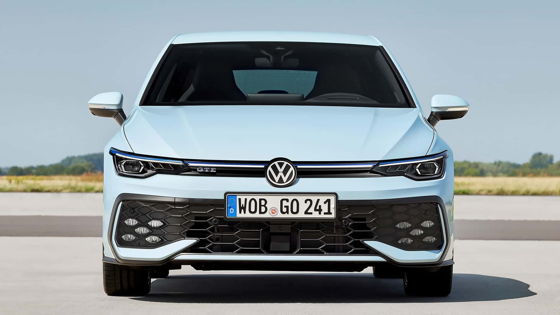 Perspectiva trasera del Golf híbrido, resaltando nuevos detalles estéticos