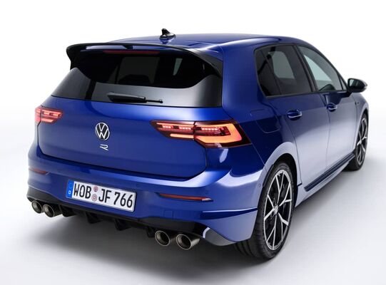 Imagen de la parte trasera del Golf R con cuádruple escape Imagen de la parte trasera del Golf R con cuádruple escape