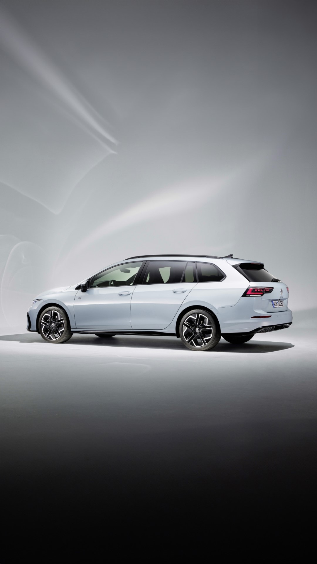 Imagen dinámica lateral del Volkswagen Golf Variant.