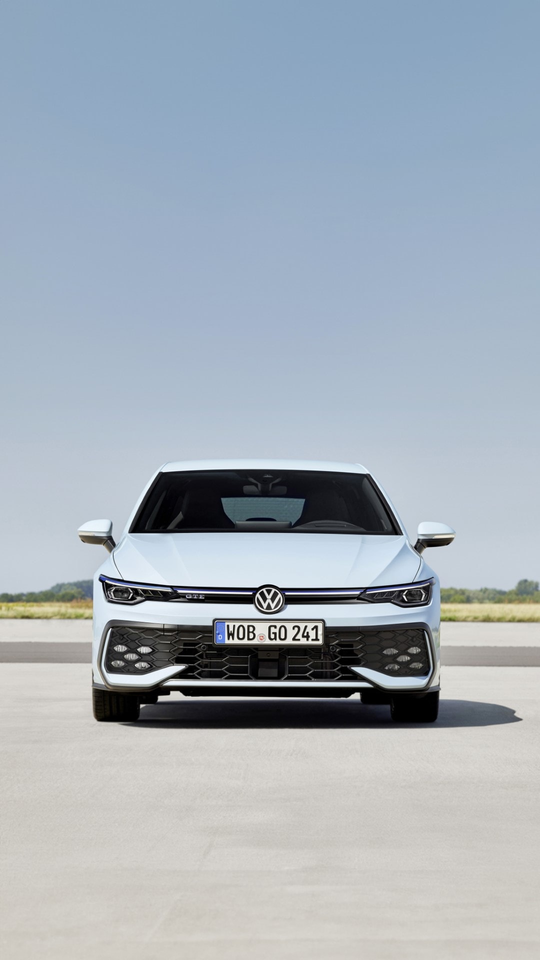 Vista frontal del Volkswagen Golf Variant, destacando su diseño icónico