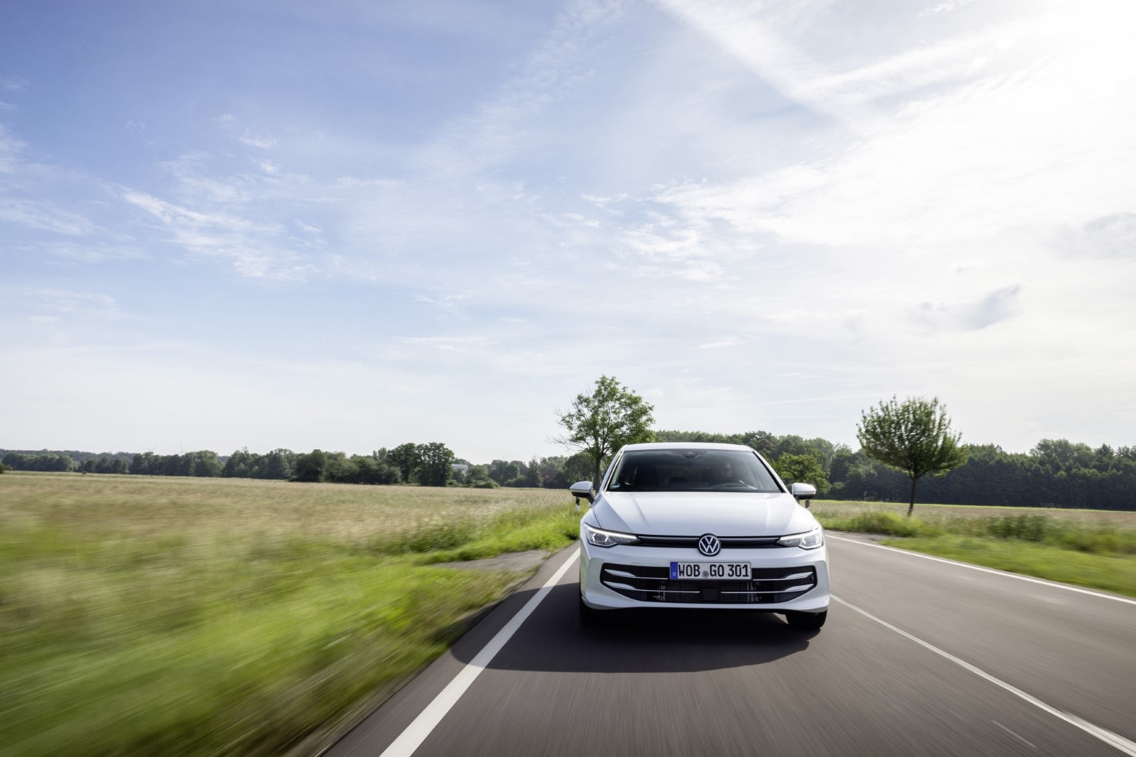 Imagen del Golf mostrando su diseño trasero, que combina estilo y funcionalidad.