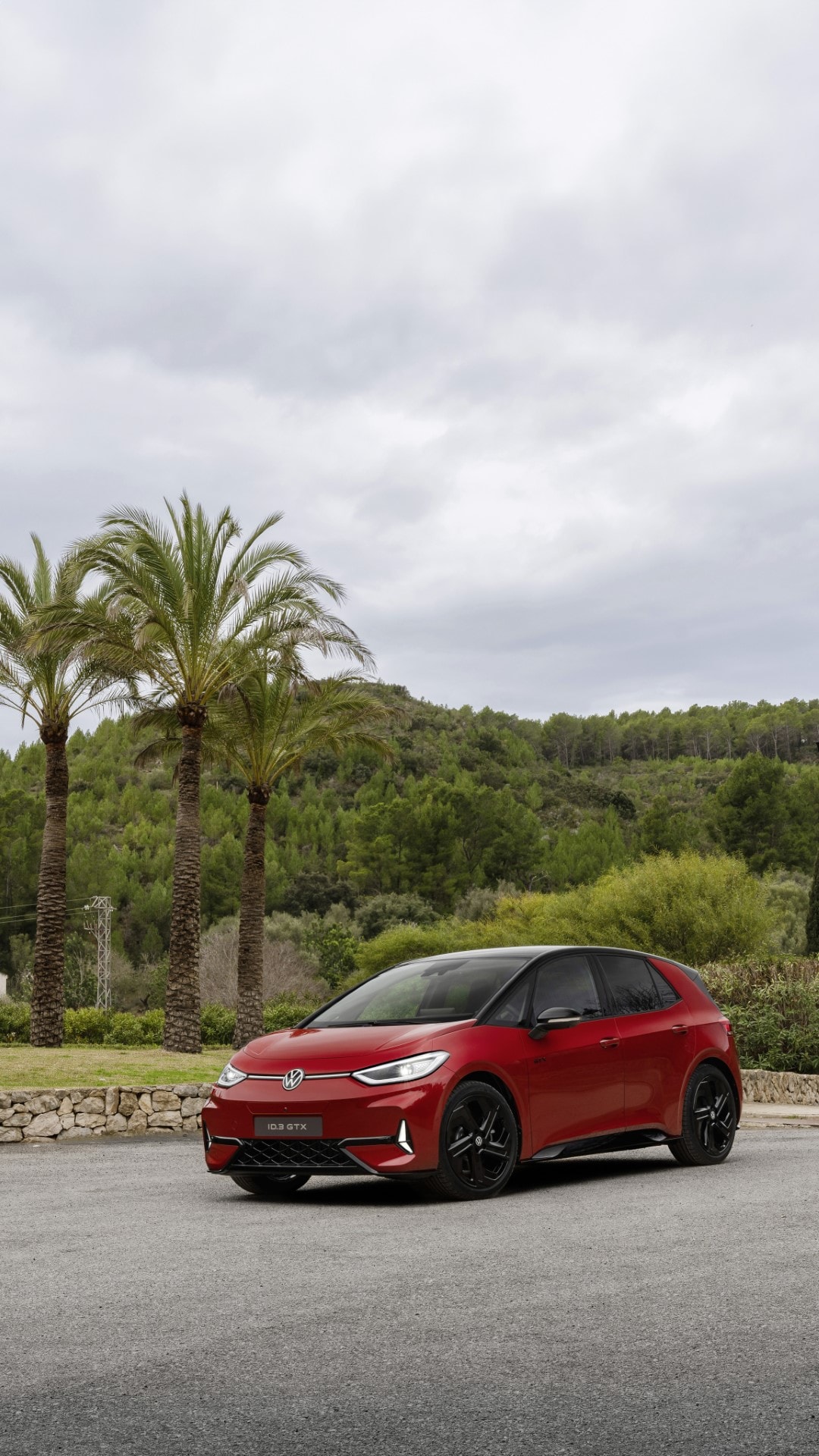 Vista lateral vertical del Volkswagen ID.3, ideal para mostrar su perfil completo