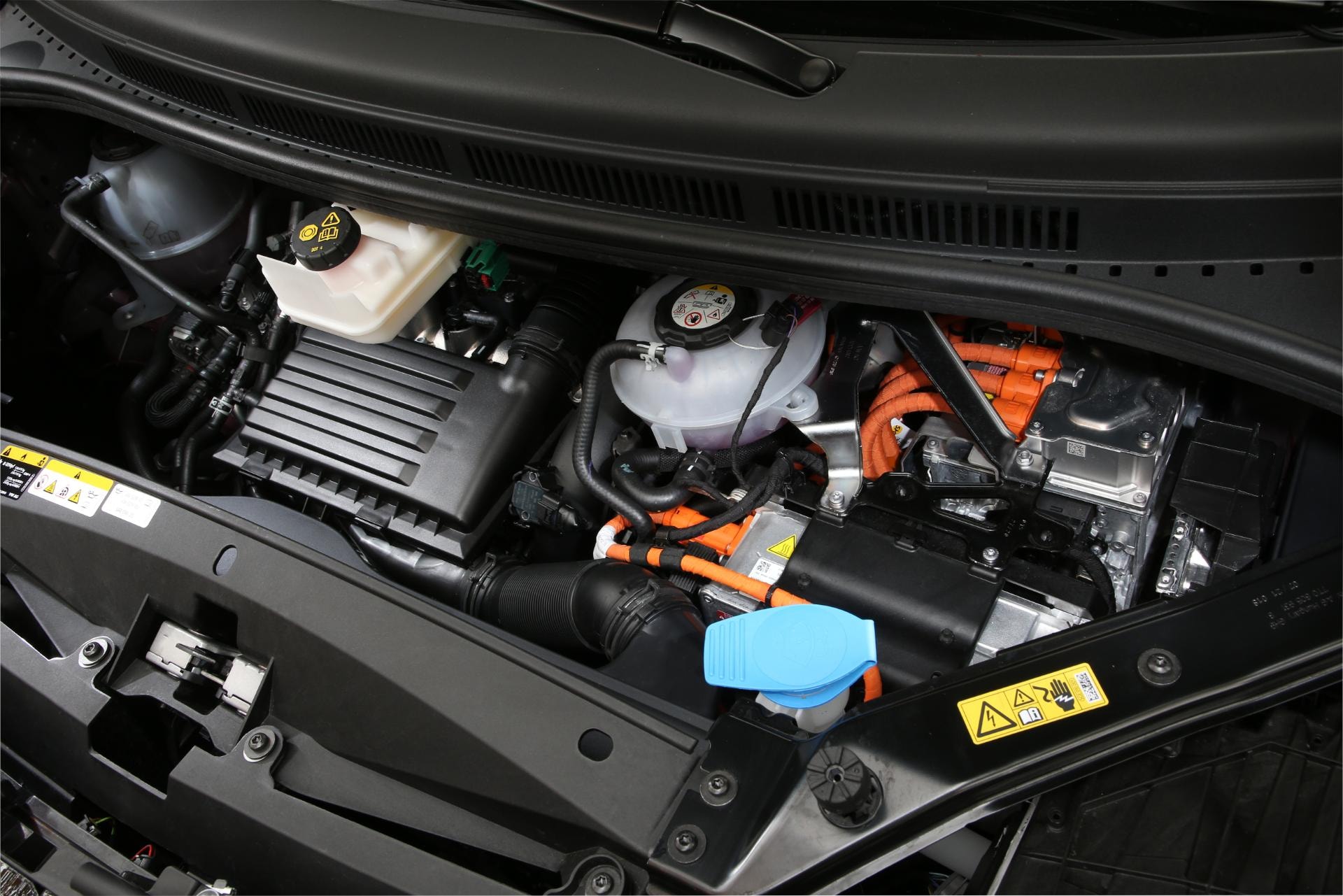 Motor híbrido del Volkswagen Multivan, combinando eficiencia y rendimiento.